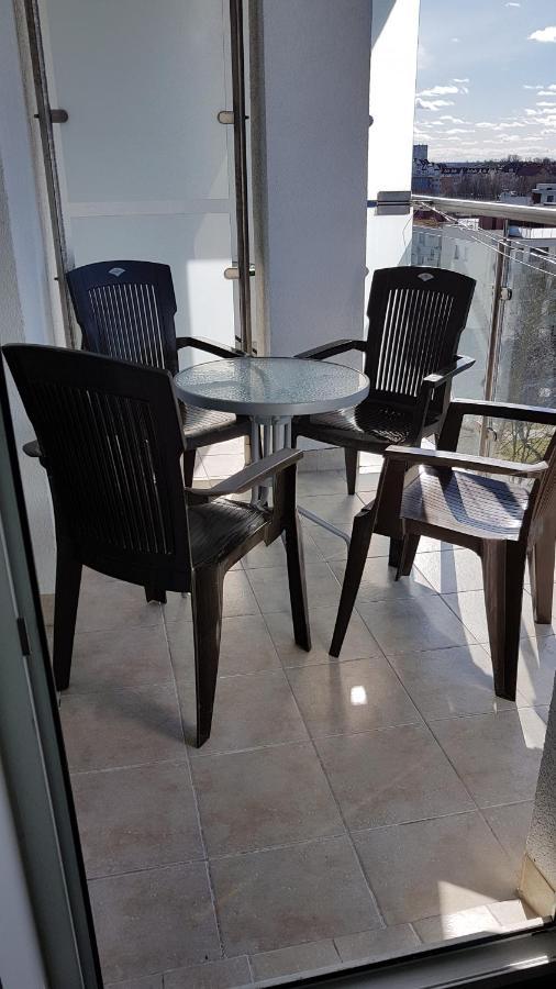 Prywatny Salon Z Aneksem Kuchennym I Sypialnia W Diva Kolobřeh